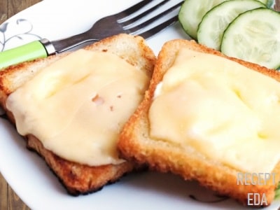 бутерброды на сковороде с яйцом и сыром