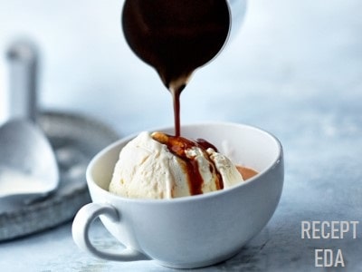 десерт из мороженого с кофе аффогато