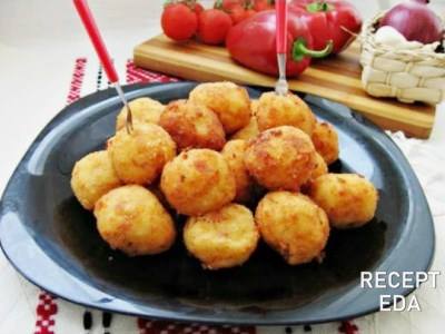 картофельные шарики с ветчиной и сыром