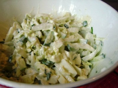 Простой салат из китайской капусты