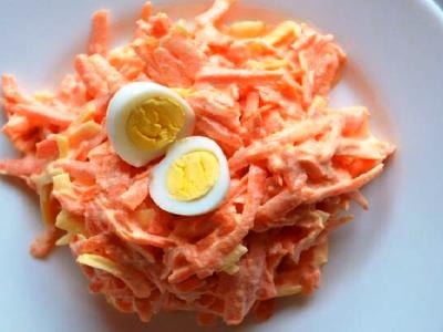 Салат с морковью и яйцом
