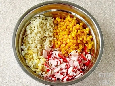 салат крабовый с кукурузой и рисом 