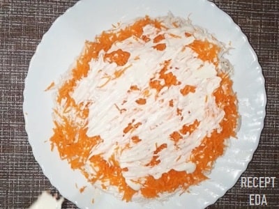 салат с морковью и яблоком и сыром