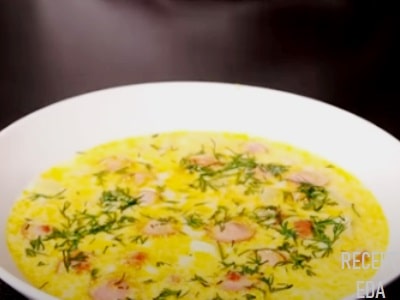 сырный суп с сосисками и картофелем и вермишелью
