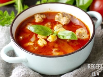 томатный суп с фрикадельками и нутом