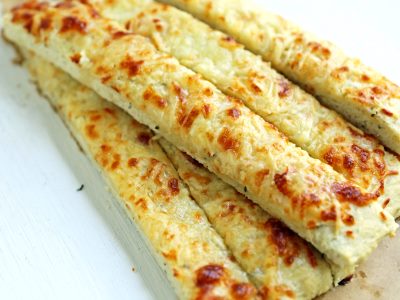 хлебные палочки с сыром и чесноком 