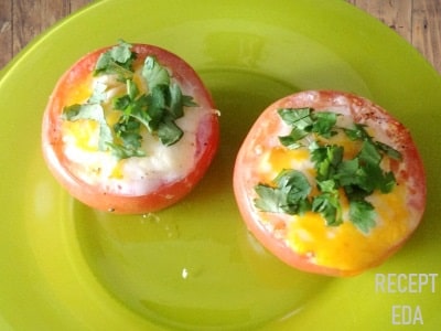запеченные помидоры с яйцом